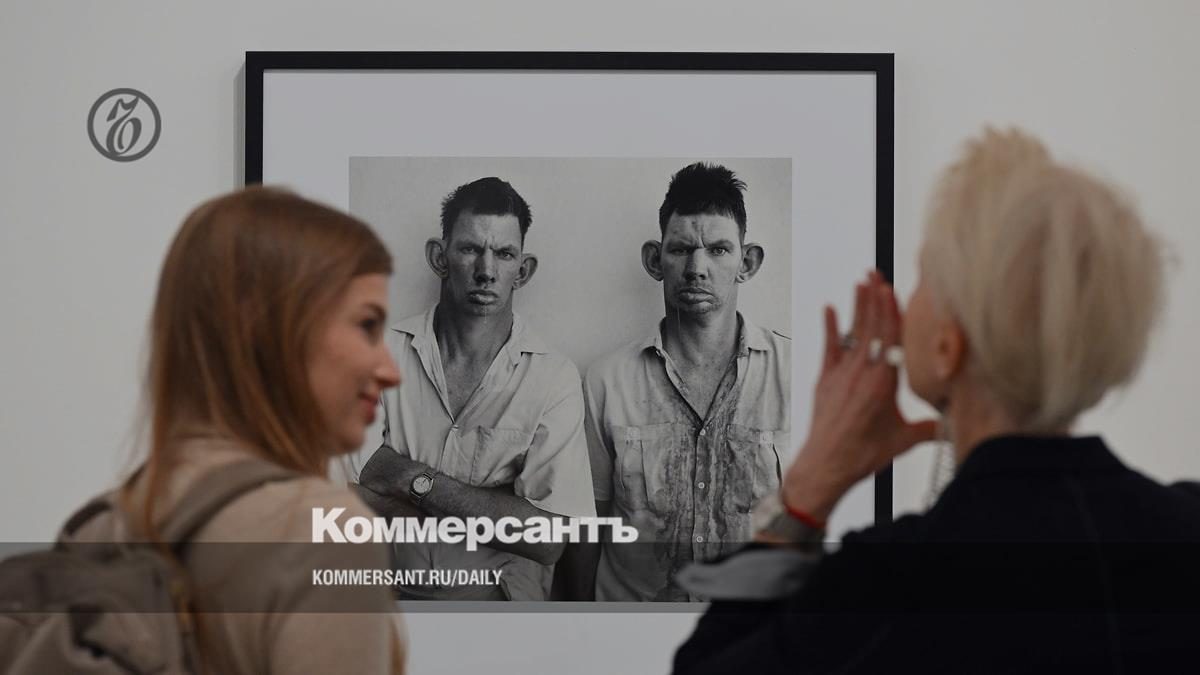 Роджер Баллен и семь других. На «Фотобиеннале-2026» показывают театр подсознания