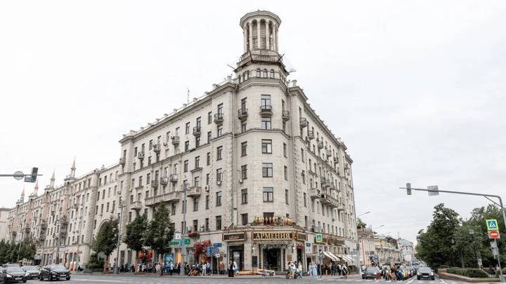 Москвичи проголосовали за возвращение скульптуры балерины на крышу дома на Тверской
